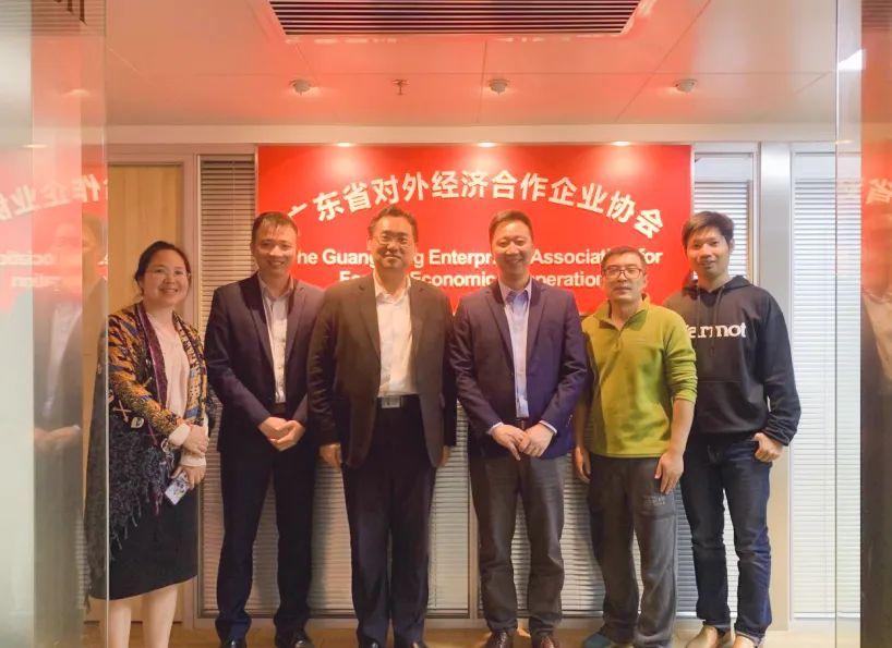 2 月 10 日 廣東省對外經(jīng)濟(jì)合作企業(yè)協(xié)會(huì)駐莫斯科代表處首席代表&俄羅斯粵商會(huì)會(huì)長孫繼業(yè)、秘書長于超先、秘書長李欽武、正睿咨詢集團(tuán)商業(yè)服務(wù)中心總經(jīng)理武文盛（左3）、項(xiàng)目總監(jiān)譚懿（左2）合影