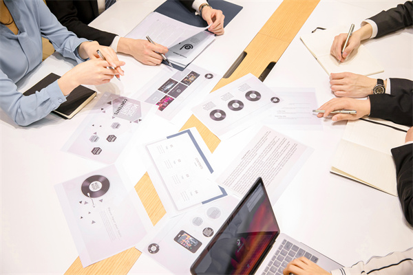 激發(fā)員工動(dòng)力，實(shí)現(xiàn)績(jī)效平衡：薪酬績(jī)效管理咨詢的秘訣