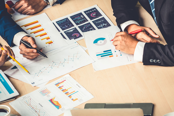 幫助企業(yè)應(yīng)對變革挑戰(zhàn)，實(shí)現(xiàn)組織轉(zhuǎn)型與優(yōu)化