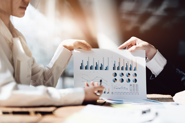 調(diào)整年度經(jīng)營計(jì)劃：靈活應(yīng)對(duì)市場變化