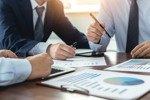 如何利用大數(shù)據(jù)驅(qū)動(dòng)企業(yè)戰(zhàn)略決策？