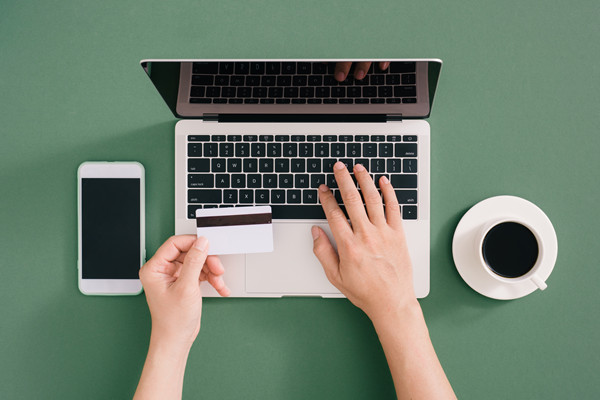 分析行業(yè)薪酬數(shù)據(jù)，制定更具競(jìng)爭(zhēng)力的薪酬方案