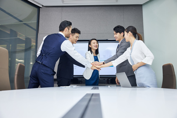 組織規(guī)劃咨詢：協(xié)助企業(yè)建立高效團隊，提升員工素質(zhì)