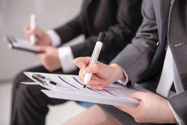 組織規(guī)劃咨詢(xún)：協(xié)助企業(yè)建立高效團(tuán)隊(duì)，提升員工素質(zhì)