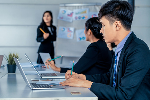 集團(tuán)管控：從分散到集中，打造高效協(xié)同的管控模式