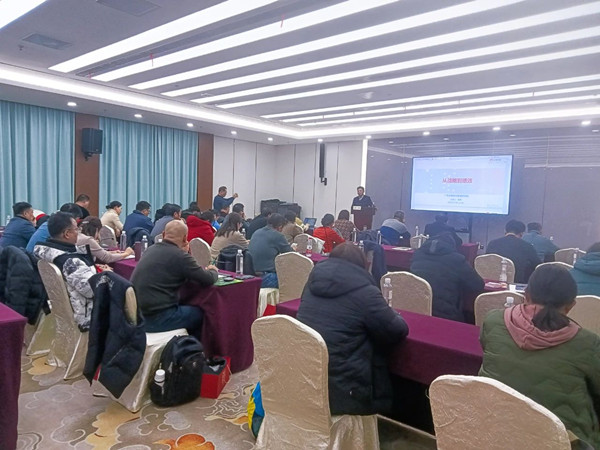 無錫市社區(qū)商會(huì)——勤新商會(huì)攜手正睿咨詢集團(tuán)為企業(yè)家賦能充電！