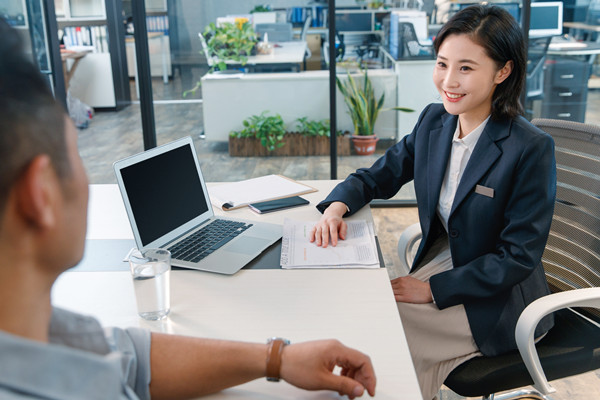 以客戶為中心的績效管理：關(guān)注客戶需求，提升客戶滿意度