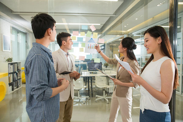 薪酬體系設(shè)計：根據(jù)企業(yè)戰(zhàn)略，設(shè)計科學(xué)體系