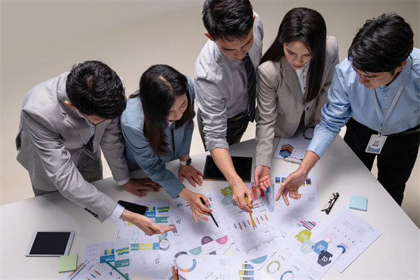 制定精準經(jīng)營計劃，引領(lǐng)企業(yè)穩(wěn)健發(fā)展，實現(xiàn)長遠目標(biāo)