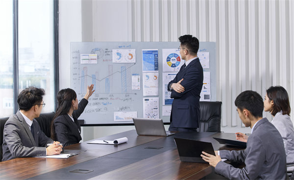 強(qiáng)化集團(tuán)風(fēng)險(xiǎn)防控，確保穩(wěn)健運(yùn)營(yíng)，守護(hù)企業(yè)安全