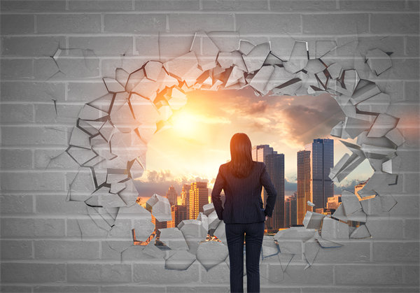 要實現(xiàn)公司發(fā)展目標，組織變革應該注意解決什么問題？