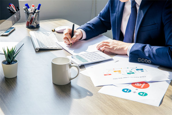 在績效溝通時(shí)，如何給員工提出改進(jìn)意見促進(jìn)績效增長？