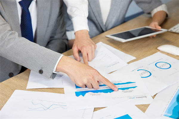 如何制定有效的市場(chǎng)營銷計(jì)劃以驅(qū)動(dòng)年度銷售目標(biāo)達(dá)成？