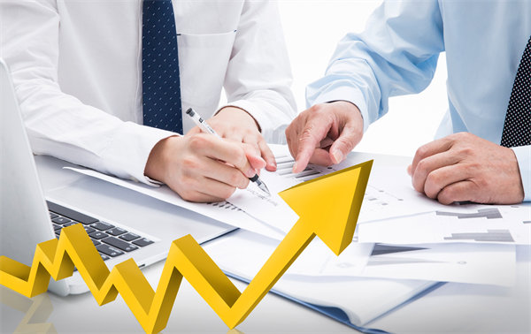 面對(duì)團(tuán)隊(duì)多樣性，如何制定個(gè)性化的績(jī)效提升計(jì)劃？