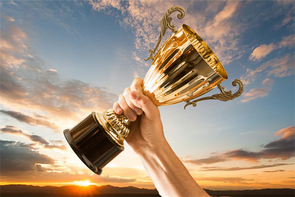 如何通過績效激勵機(jī)制激發(fā)團(tuán)隊(duì)的創(chuàng)新與活力？