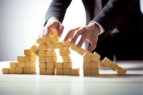 預(yù)算管理中的風(fēng)險(xiǎn)評(píng)估與應(yīng)對(duì)策略有哪些關(guān)鍵環(huán)節(jié)？