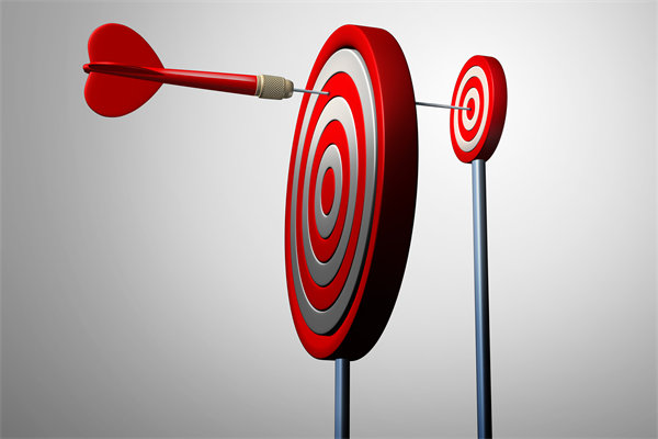 如何將企業(yè)長期戰(zhàn)略目標(biāo)融入員工短期績效考核體系？