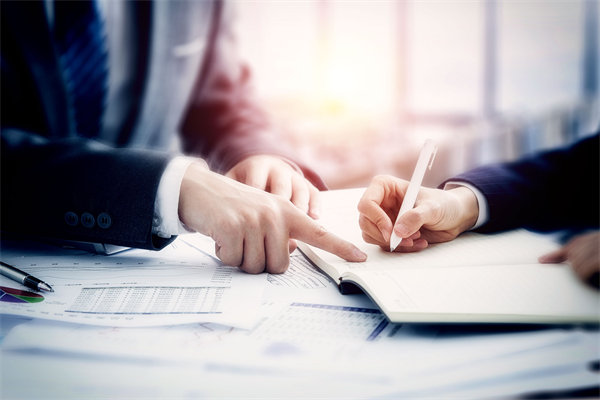 面對業(yè)績波動，企業(yè)如何靈活調(diào)整績效評價標(biāo)準？