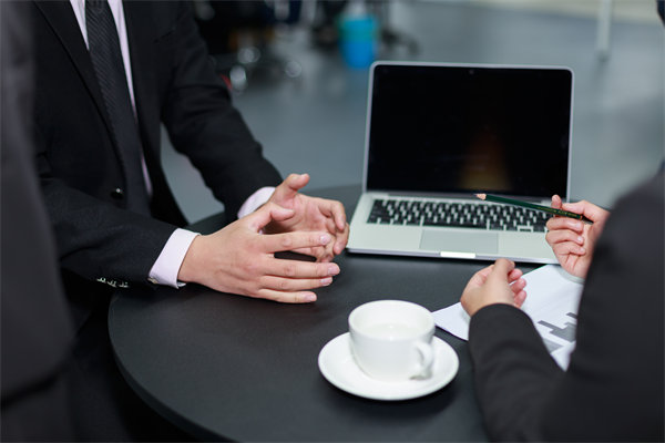 面對業(yè)績波動，企業(yè)如何靈活調(diào)整績效評價標(biāo)準？