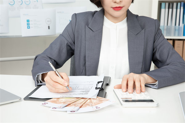 企業(yè)戰(zhàn)略轉(zhuǎn)型的關(guān)鍵成功因素與風(fēng)險(xiǎn)規(guī)避策略何在？