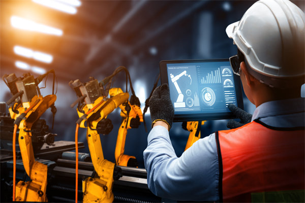 以科技創(chuàng)新驅(qū)動產(chǎn)業(yè)發(fā)展，傳統(tǒng)制造業(yè)如何數(shù)字化轉(zhuǎn)型？