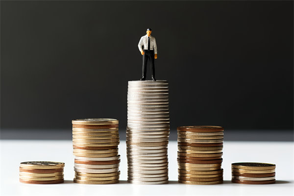 市場競爭激烈，如何制定薪酬策略以吸引并留住人才？