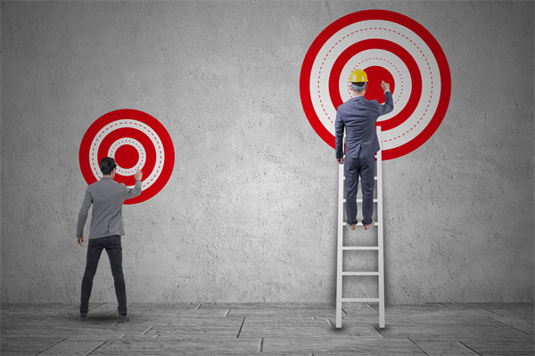 在薪酬體系構(gòu)建時(shí)，如何確保公平性，同時(shí)滿足員工期望？