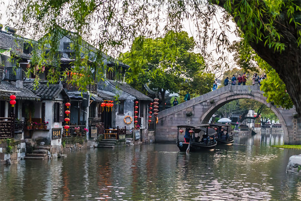 管理咨詢?nèi)绾沃μK州企業(yè)制定并執(zhí)行戰(zhàn)略規(guī)劃？