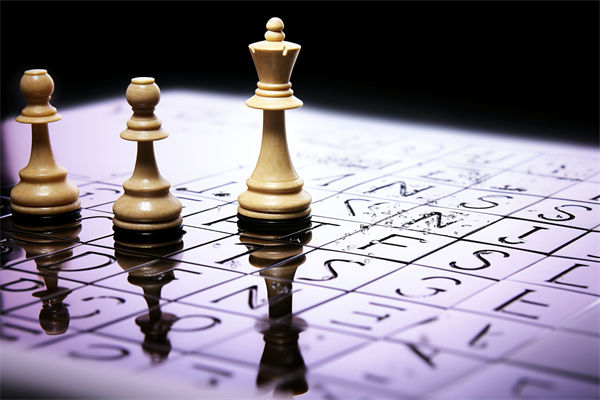 集團(tuán)管控中，如何確保子公司戰(zhàn)略與集團(tuán)目標(biāo)一致？