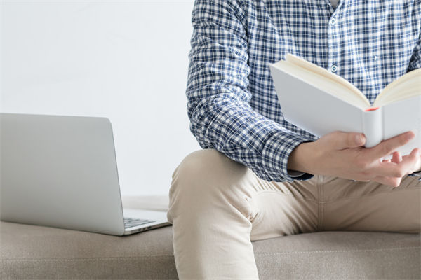 面對(duì)市場(chǎng)快速變化，組織規(guī)劃如何保持靈活性與前瞻性？