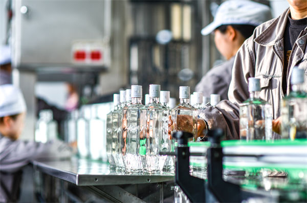 精益生產(chǎn)理念如何幫助企業(yè)實(shí)現(xiàn)持續(xù)的質(zhì)量改進(jìn)？