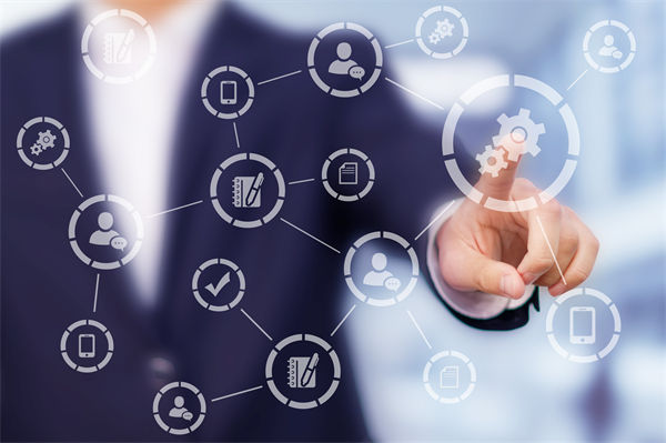 集團(tuán)管控過程中，如何確保信息的準(zhǔn)確傳遞與共享？