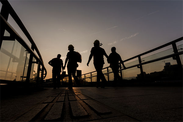 跨部門協(xié)作在精益生產(chǎn)推進中的障礙與破解之道是？