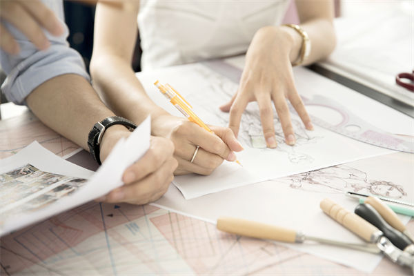 個(gè)性化定制需求，制造業(yè)如何快速響應(yīng)并優(yōu)化生產(chǎn)流程？