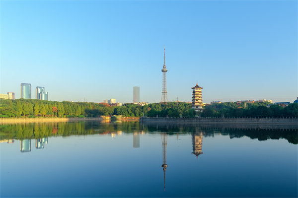 長沙年度經(jīng)營計(jì)劃咨詢公司如何為企業(yè)定制精準(zhǔn)戰(zhàn)略計(jì)劃？