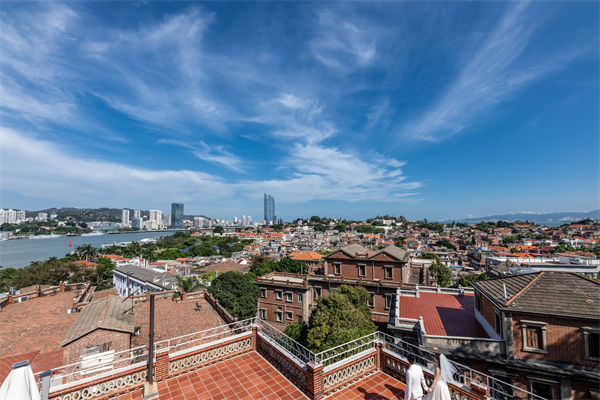 廈門企業(yè)深陷同質(zhì)化競爭泥沼，廈門戰(zhàn)略咨詢公司如何助力破局？