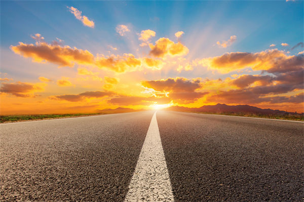 兩會熱議破解企業(yè)“生長痛”，對企業(yè)戰(zhàn)略管理有何啟示？