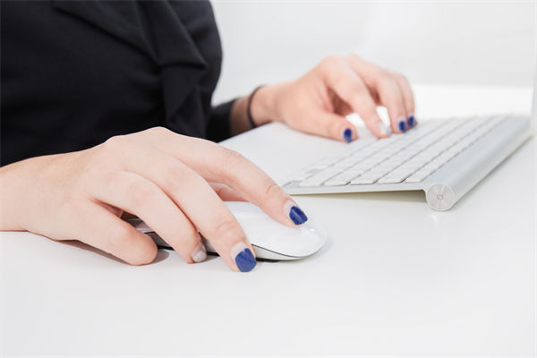 女子工資4600每天花近百元通勤上班，人力資源怎么看？