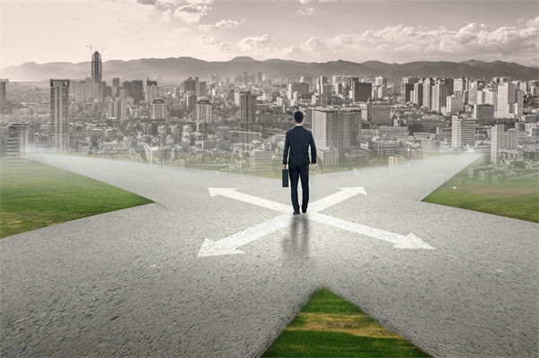 企業(yè)轉(zhuǎn)型遇阻，管理咨詢?nèi)绾尉珳势凭珠_辟新增長路徑？