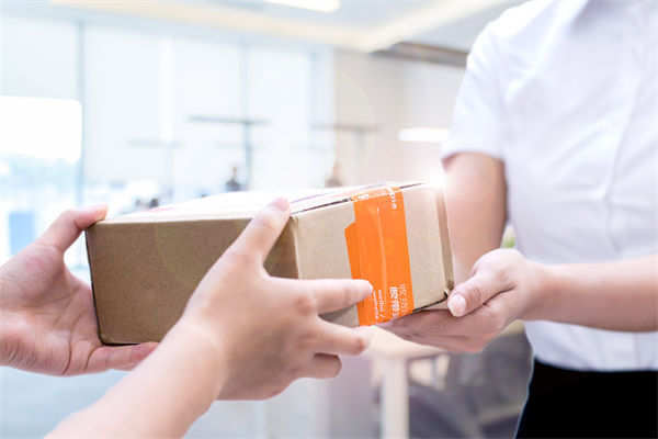 快遞員入職京東13年工資共100多萬(wàn)，對(duì)其他企業(yè)有何啟示？