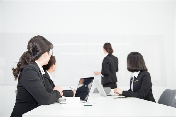 員工培訓無效、成長慢，人力資源管理怎樣定制高效方案？