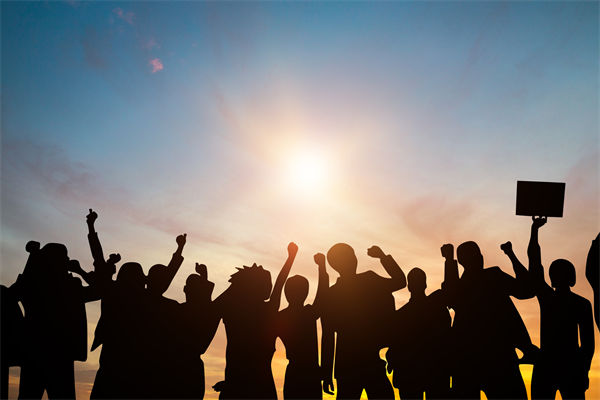 多家公司通知帶薪放假看閱兵，績效管理有何啟示？